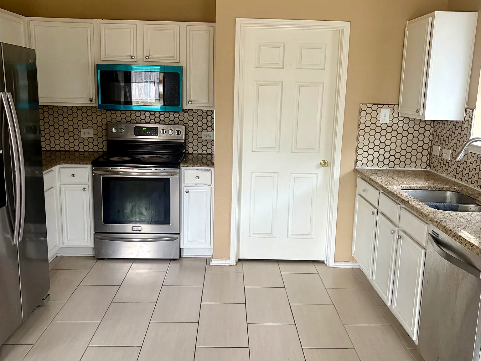 3 bed, 2.5 bath, 1780 sqft, $2,195 — Photo 4