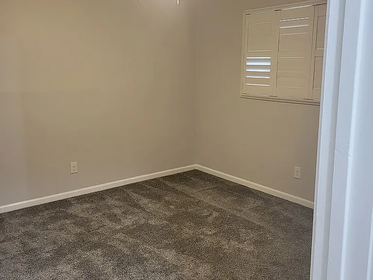 940 Rolling Green Dr — Photo 12