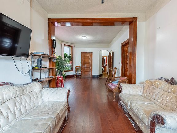 3rd image of 2647 W Evergreen Ave
