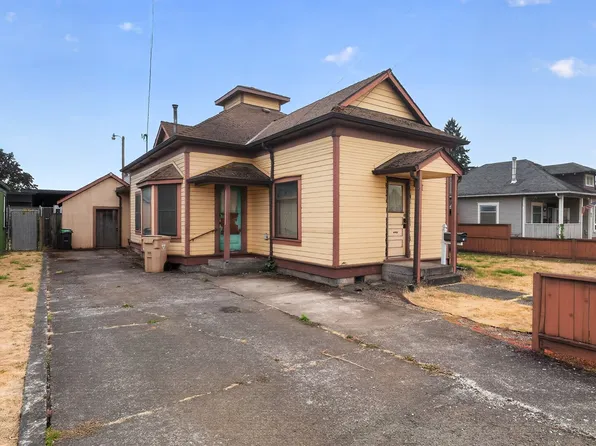 42 E St, Lebanon, OR 97355