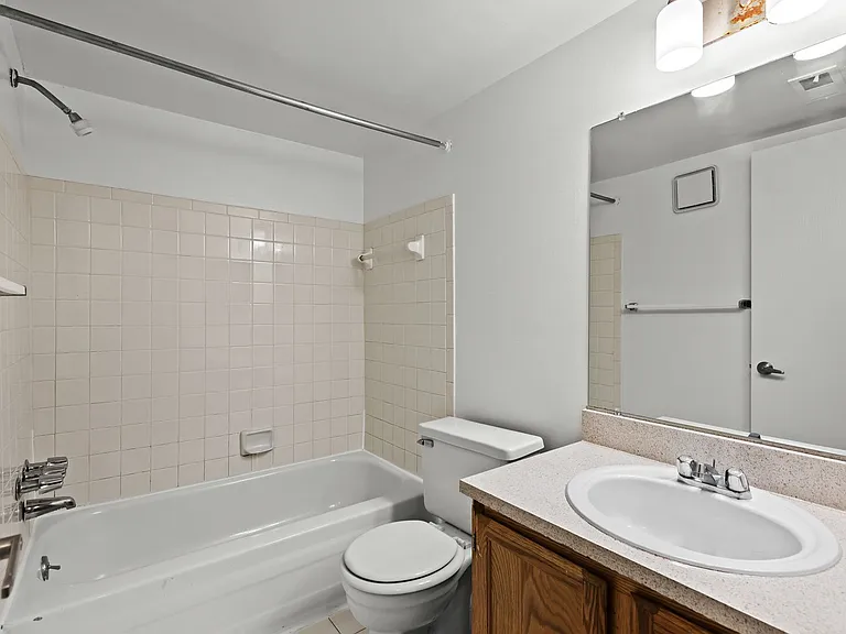 Willow Tree Apartments — Photo 44