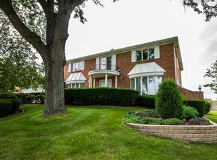 19W084 Avenue Chateaux N, Oak Brook, IL 60523