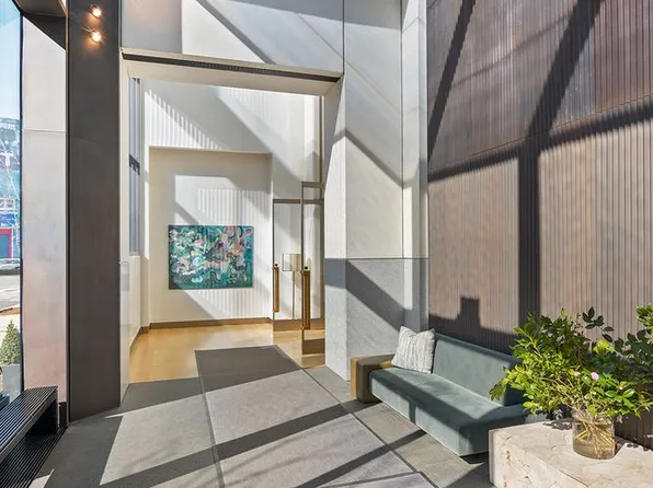 551 West 21st Street image 18 of 20