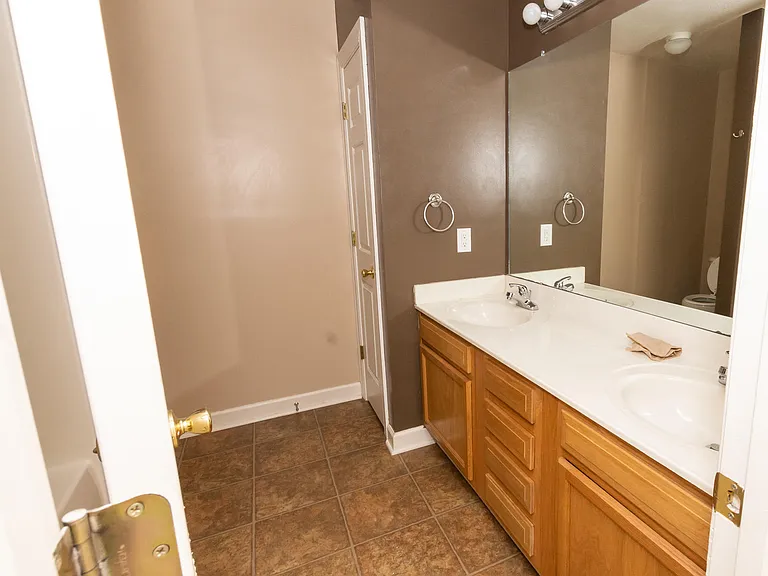 104 Streamwood Dr — Photo 16