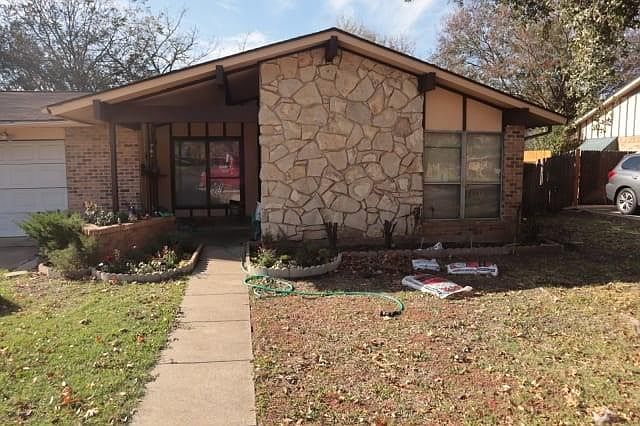 1st image of 703 Lamar Dr