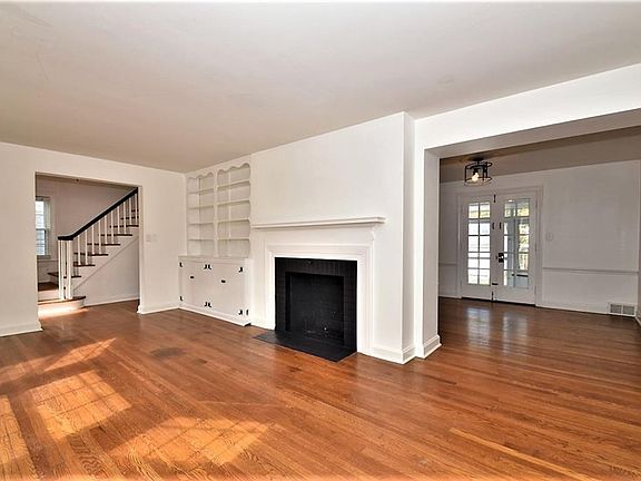 4th image of 22535 Fairmount Blvd