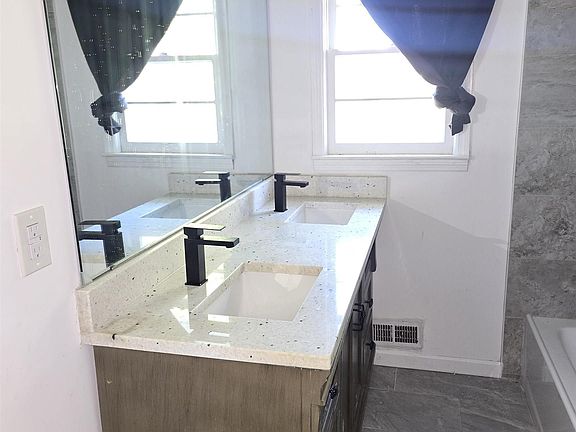 5th image of 206 Willow Lake Rd