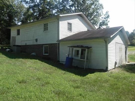 2nd image of 4560 Colonial Cir