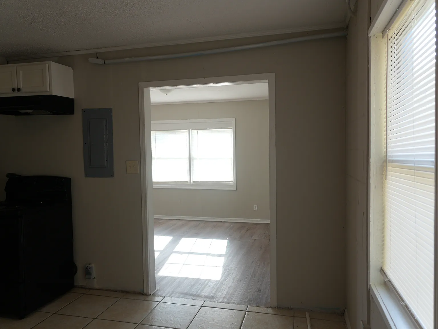 2 bed, 1000 sqft, $925 — Photo 3