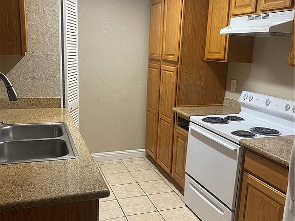 4th image of 1515 E Reno Ave Unit D101