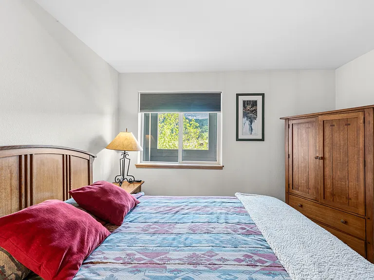 980 Lakepoint Dr — Photo 13