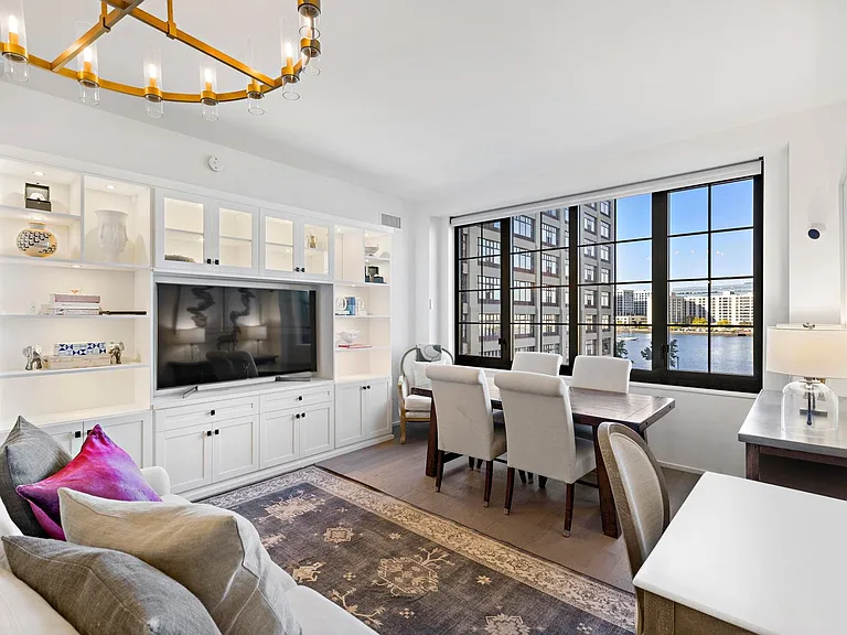 1425 Hudson St #4I — Photo 1