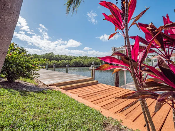 115 Queen Catherina Court, Hutchinson Island, FL 34949