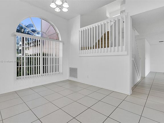 4th image of 500 SW 181st Way #0