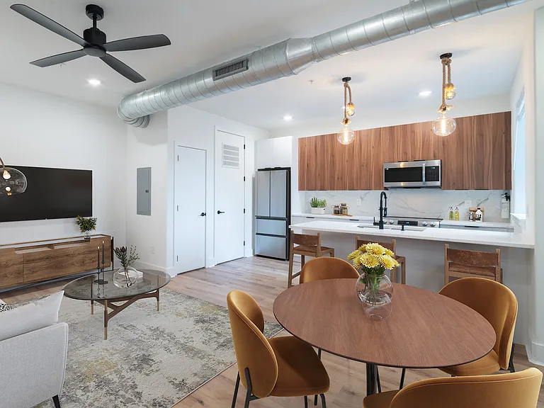 2621 W Oxford St #305 — Photo 2