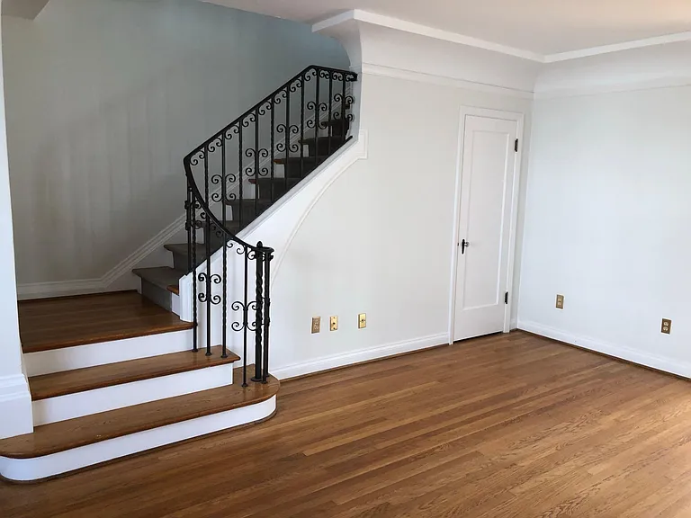 2325 NE Flanders St #18 — Photo 7