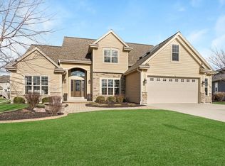 W137N6164 Weyer Farm Ct, Menomonee Falls, WI 53051