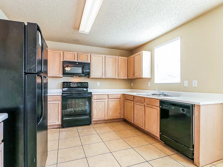 521 Merton Ct — Photo 5