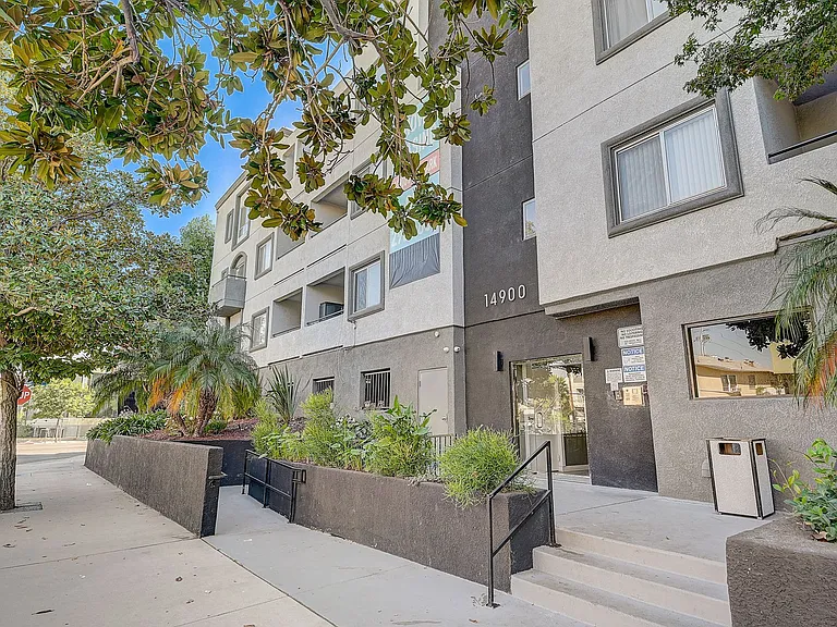 14900 Moorpark Street — Photo 1