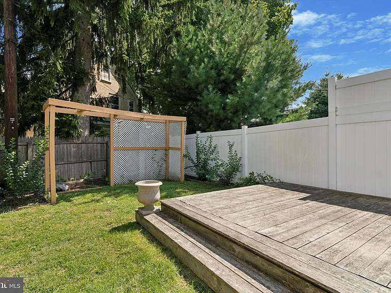 925 County Line Rd — Photo 9