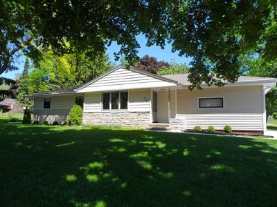 22 E Riverbend Dr, Plymouth, WI, 53073
