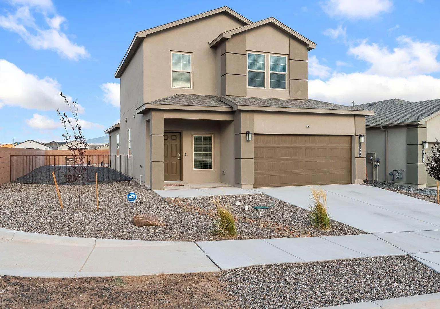 4 bed, 2.5 bath, 2078 sqft, $2,750 — Photo 2