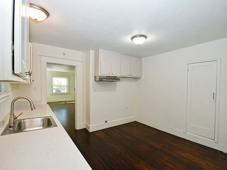 1136 E St — Photo 7