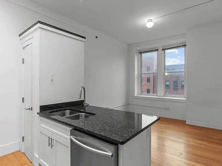 133 Mathewson St #302 — Photo 8