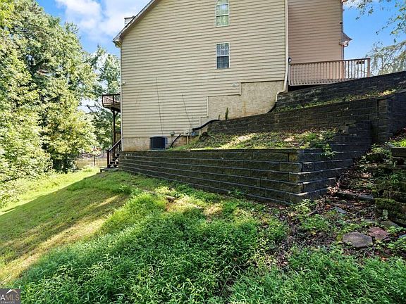 4th image of 873 Edgewater Cir