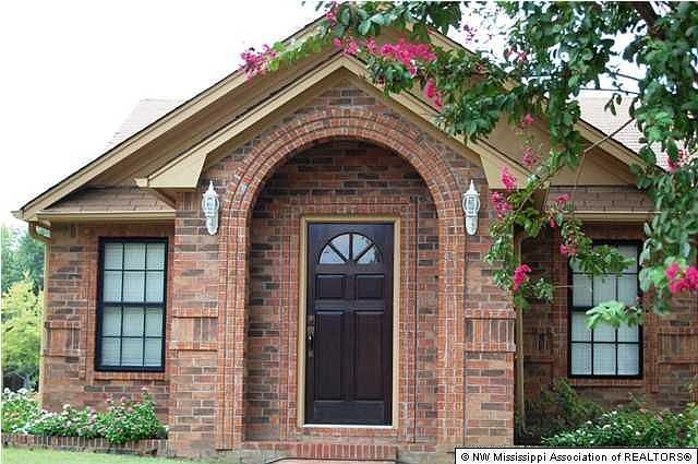 1st image of 941 Clarington Dr