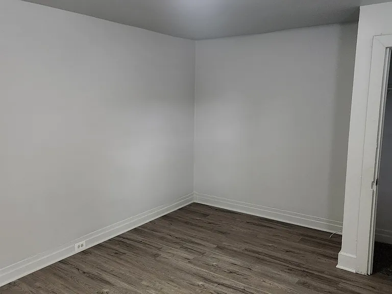 327 E Scull St — Photo 24