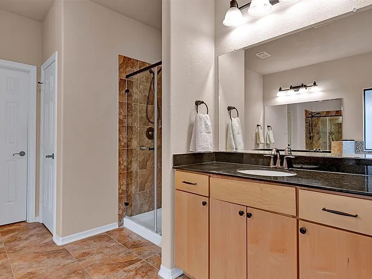 2725 Kings Retreat Cir — Photo 13