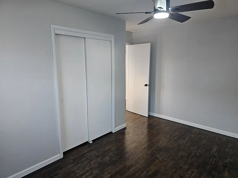 1310 S River St — Photo 16