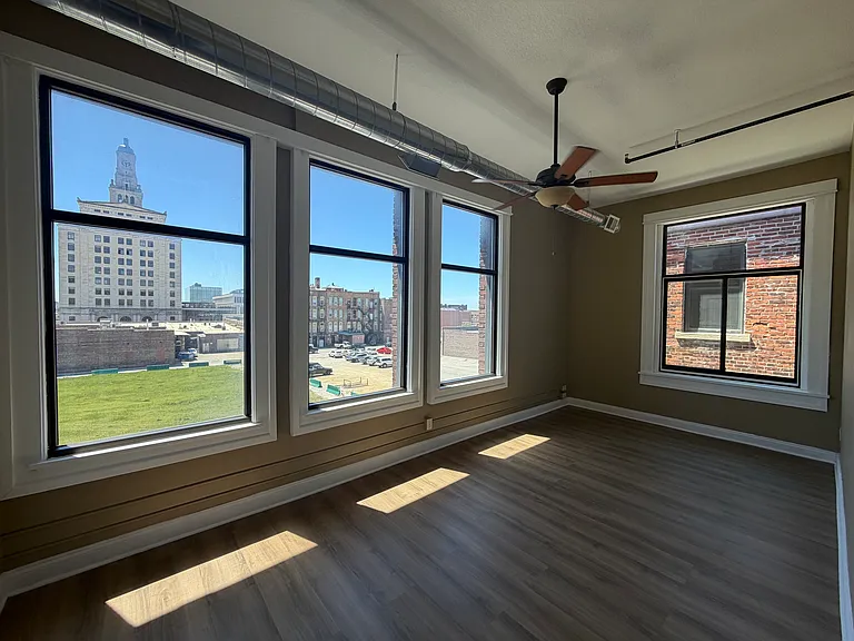 400 N Main St #320 — Photo 7