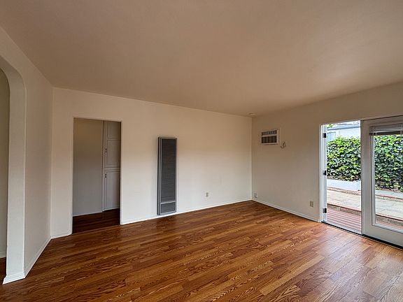 4th image of 3143 Keats St