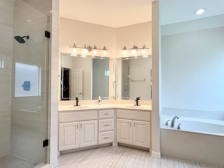 2204 Paige Ct — Photo 25