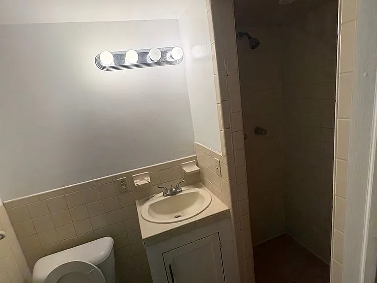 320 Ray Ave — Photo 6