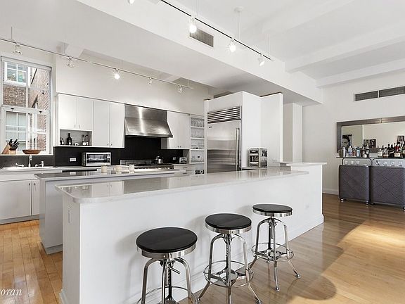 2nd image of 166 Duane St APT 5C