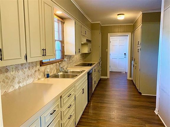 2nd image of 407 E Pinecrest Dr