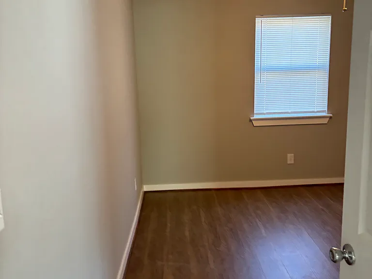 624 S Maple Ave — Photo 3