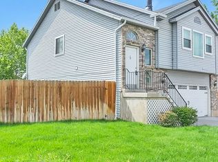 5674 S Magic Isle Ln, Salt Lake City, UT 84107