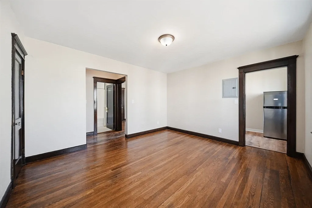 Building Photo - 41 Richardson Ave #12