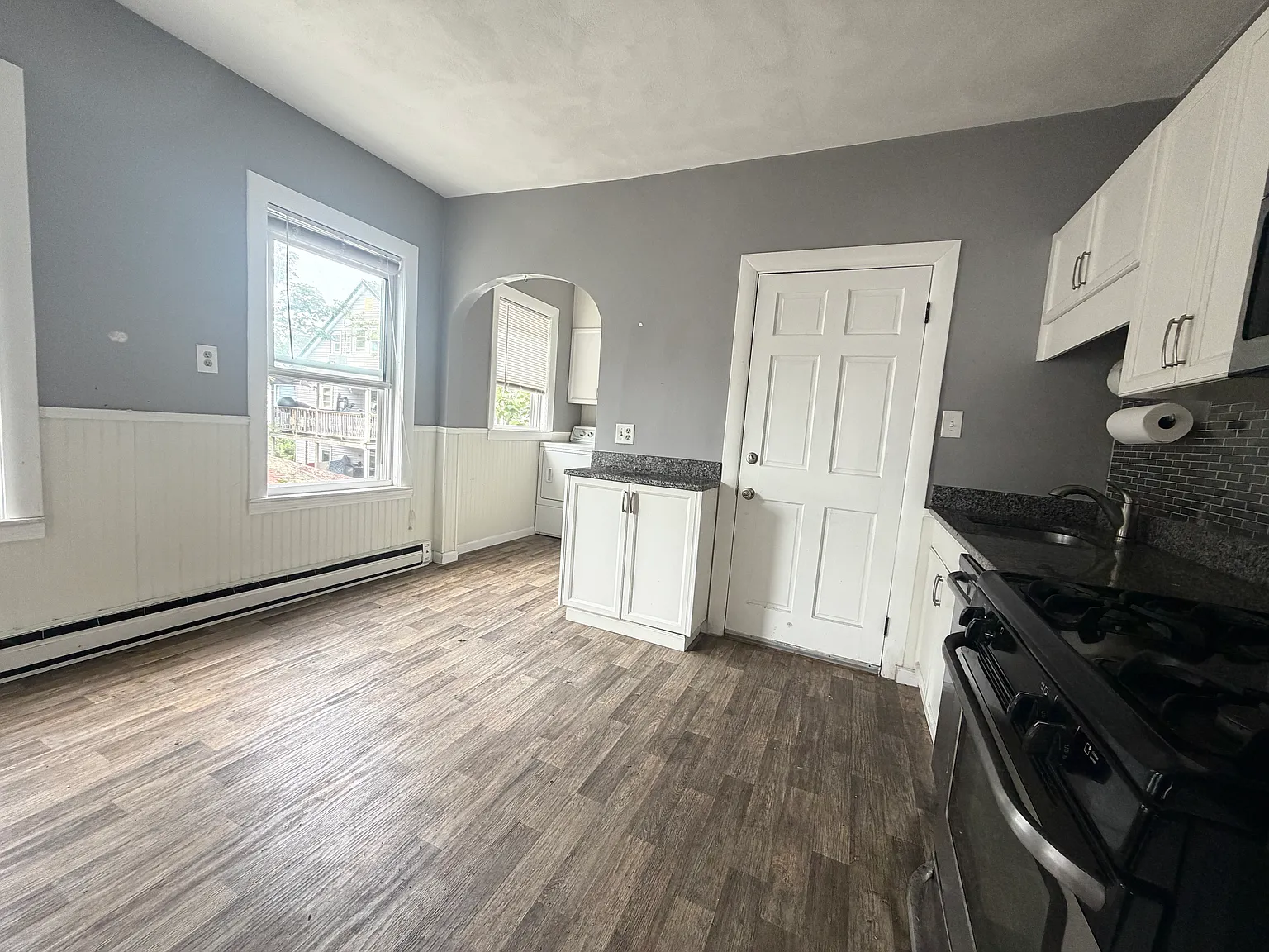2 bed, 1300 sqft, $2,700 — Photo 4