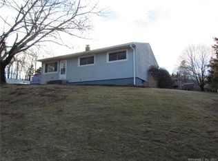 11 Avon Pl, Groton, CT 06355