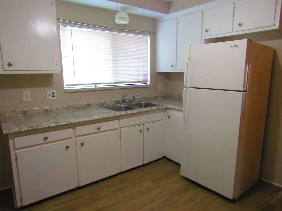 2 bed, 1.5 bath, 1046 sqft, $1,600 — Photo 4