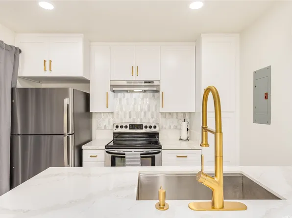 94-1092 Paawalu St APT S5, Waipahu, HI 96797