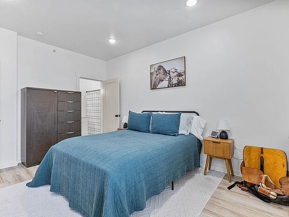 5th image of 3131 Fleur Dr #313