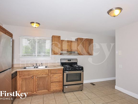 4th image of 2701 Essex St