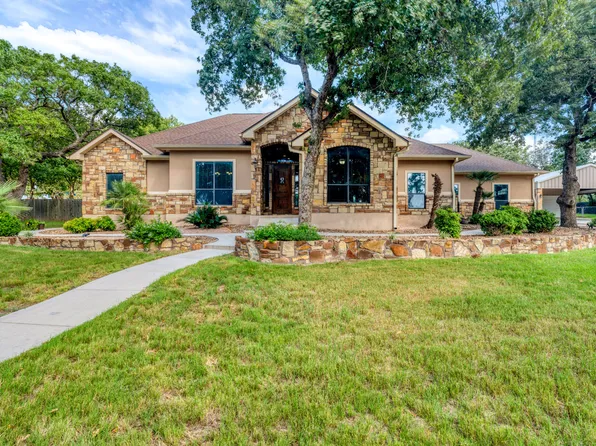 108 Legacy Circle, La Vernia, TX 78121