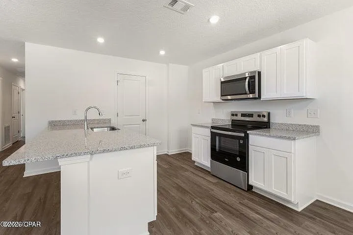 3 bed, 1100 sqft, $1,500 — Photo 2